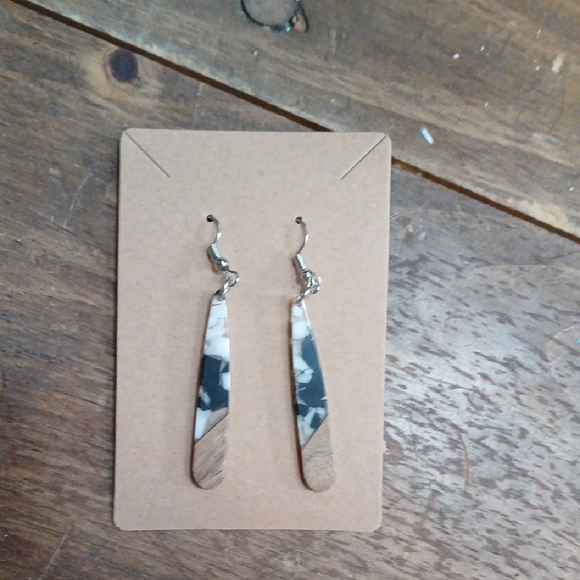 Elegant Silver and Marble Drop Earrings - Picture 2 of 2